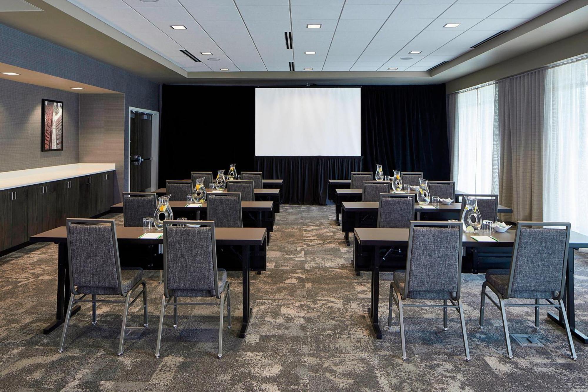 Courtyard By Marriott Minneapolis West Saint Louis Park Exterior photo